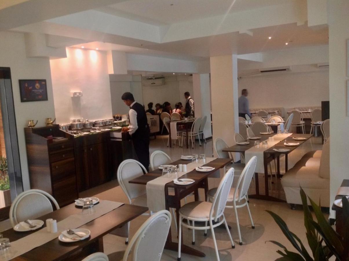 Hotel Samraj Mumbai Bagian luar foto